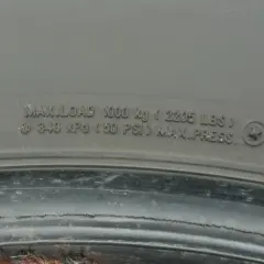 Napisy na oponie: MAX.LOAD 1000 kg, 340 kPa (50 PSI) MAX.PRESS.