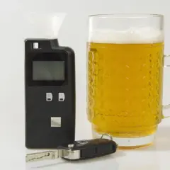 Kto może badać alkomatem? Policja, pracodawca i inni poznaj prawa