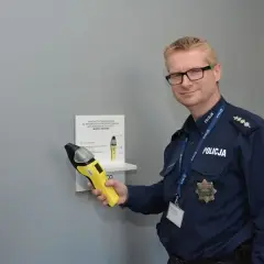 Gdzie zbadać się alkomatem? Policja, apteka, praca pełny poradnik
