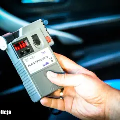 Policja i alkomaty: Modele, procedury, prawa kierowcy. Sprawdź!