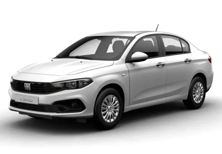 Biały fiat sedan Tipo z przodu, gotowy do podróży.