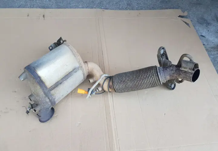 Filtr DPF Knecht, element układu wydechowego, gotowy do montażu.