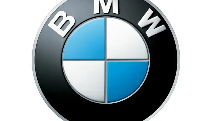 Logo BMW, znany skrót od Bayerische Motoren Werke, z charakterystycznymi niebiesko-białymi ćwiartkami.