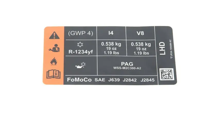 Naklejka informuje, ile czynnika do klimatyzacji (R-1234yf) potrzeba do napełnienia układu: 0.538 kg.
