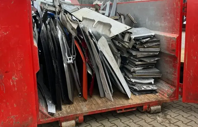 Ile za chłodnicę na złomie? Odkryj, jak zarobić więcej!