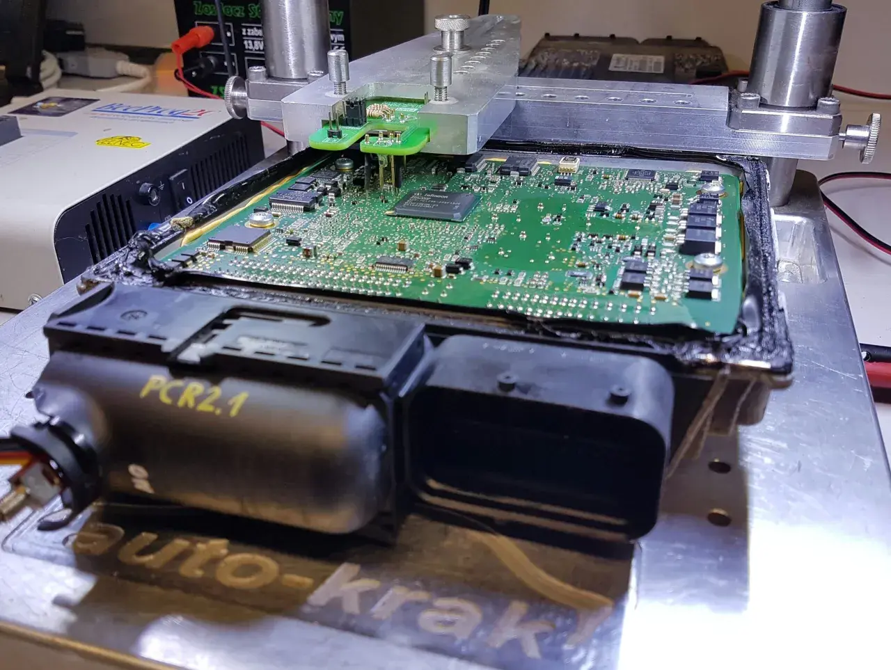 Elektronika samochodowa Opel PCR2.1 poddana diagnostyce.