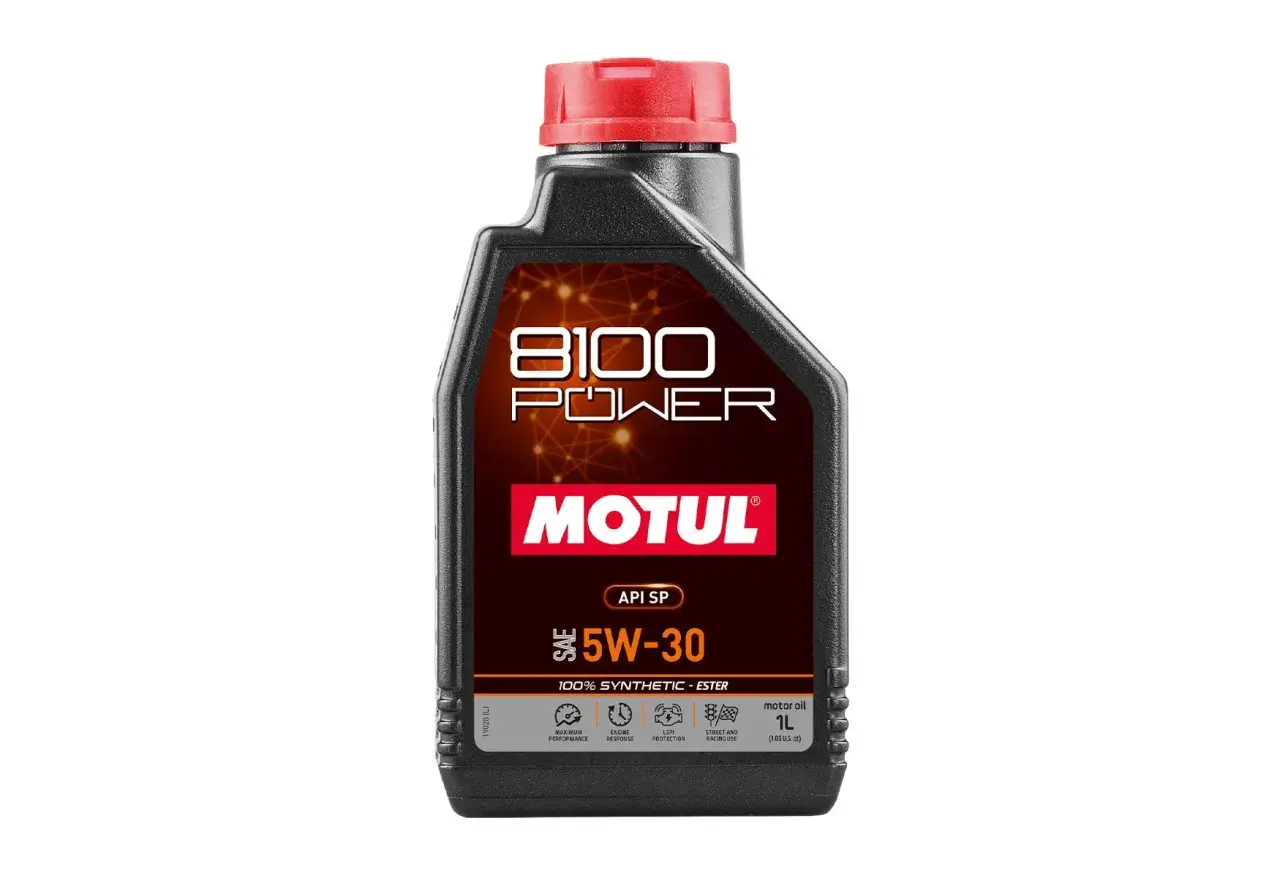 Czarna butelka oleju silnikowego Motul 8100 Power 5W-30 1L z czerwonym korkiem.