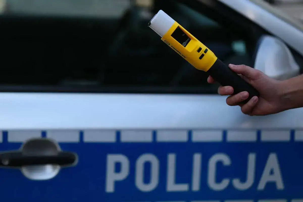 Policja kontrola trzeźwości alkomatem