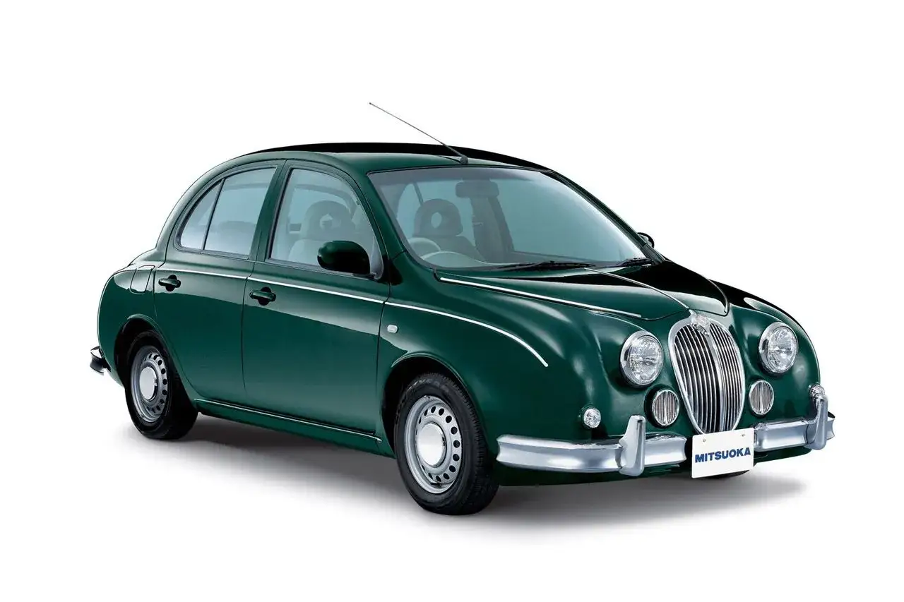Elegancki, zielony Mitsuoka z elementami retro, przypominający klasyczną Mazdę Carol.