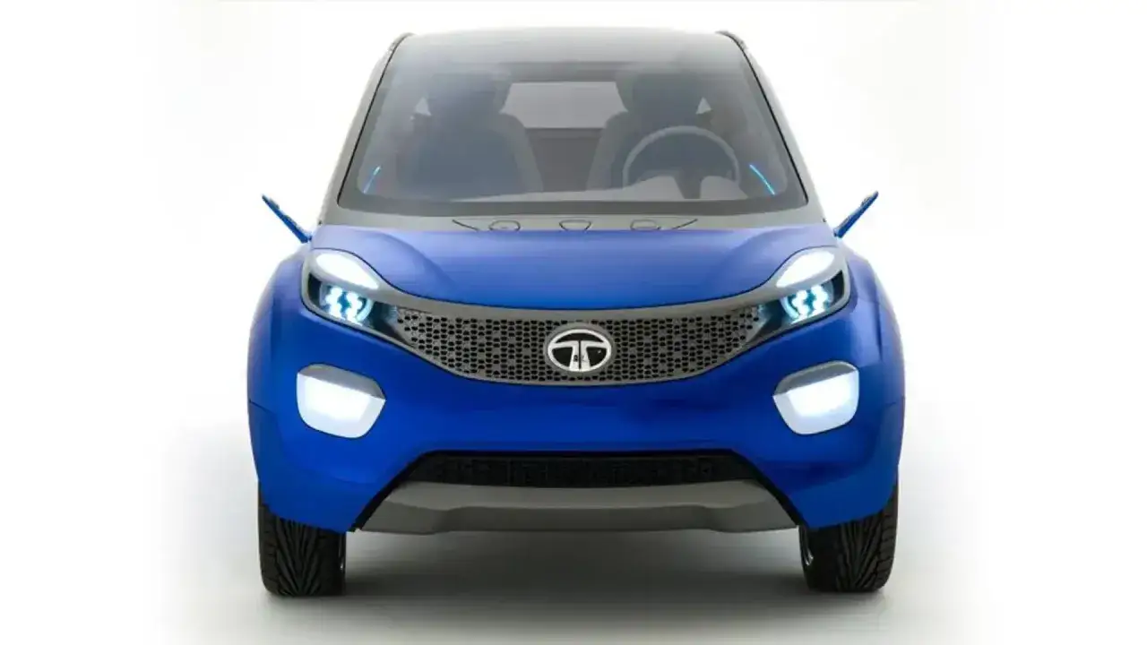 Niebieski Tata Nexon z nowoczesnymi światłami i charakterystycznym grillem, gotowy na przygodę.