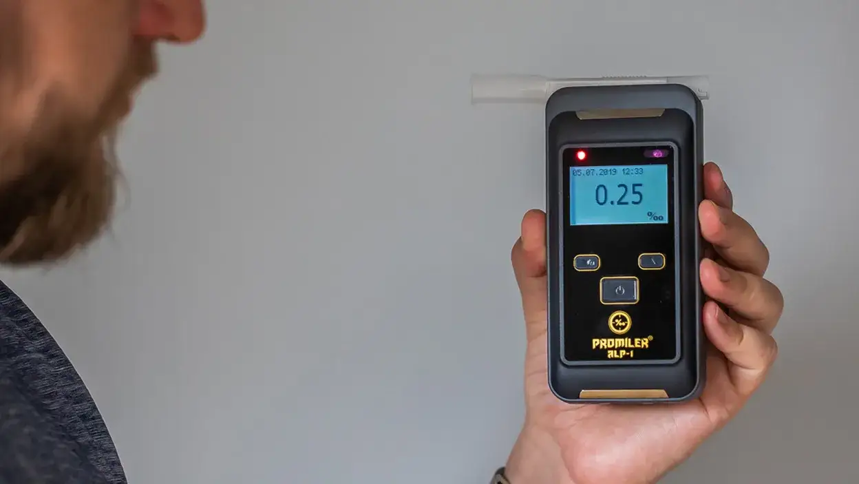 Alkomat z sensorem elektrochemicznym i półprzewodnikowym